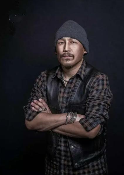 义拉拉塔个人资料,才华横溢的青年才俊，引领时代潮流的先锋人物