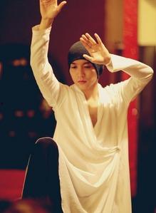 裘继戎生活照,光影中的京剧传奇人生