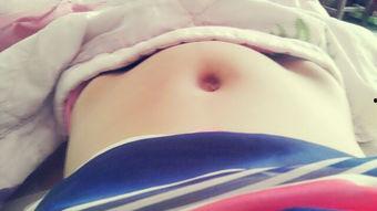 怀孕四个月躺着的照片,记录孕期美好时光